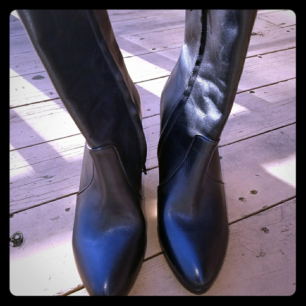 Black wedge high-ankle booties